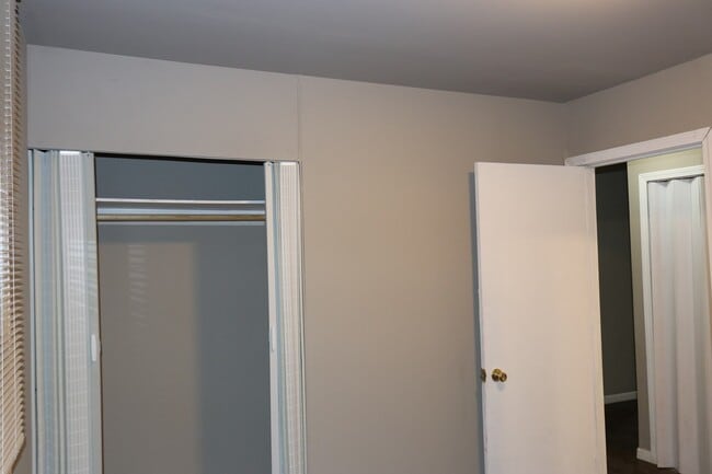 Building Photo - West Side of Gary Home Section 8 Welcomed