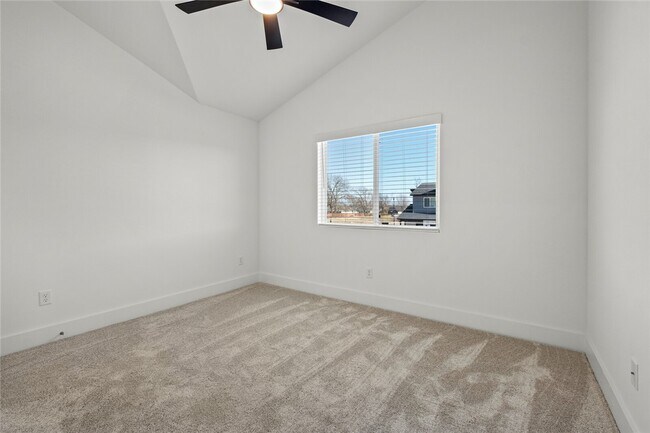 Building Photo - 700 Sun Meadows Loop