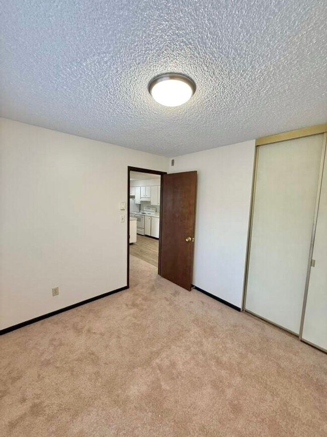 Building Photo - 18524 TM JD GISZ LLC