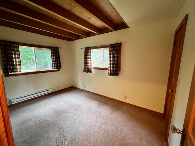 Building Photo - Herrera / Farrow (741 Ellwood Drive)