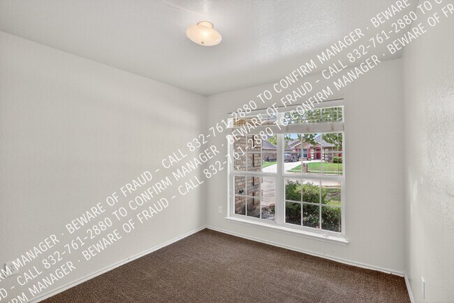 Building Photo - 2816 Blue Heron Dr