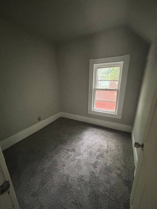 Building Photo - Stunning 4 beds 1 bath in Cleveland!