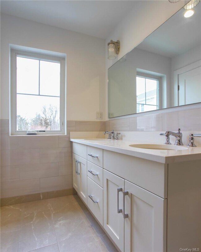 Building Photo - 3B Sterling Ave