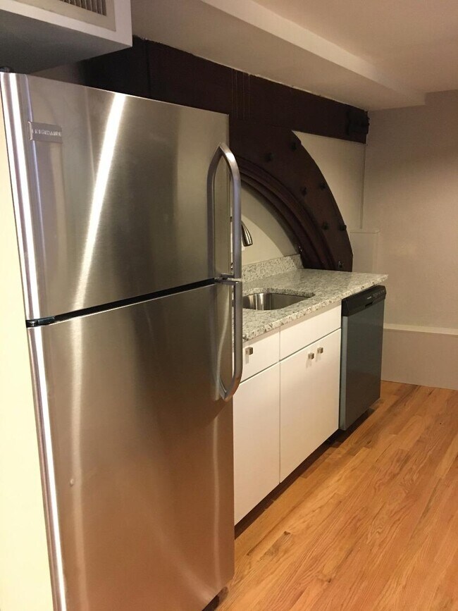 Building Photo - 1.0 bedroom in Somerville Massachusetts 02143