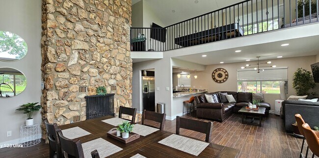 Building Photo - 2280 N Southern Hills Dr