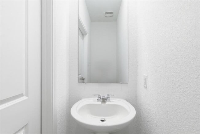 Building Photo - 1404 Roaming Oak Bnd