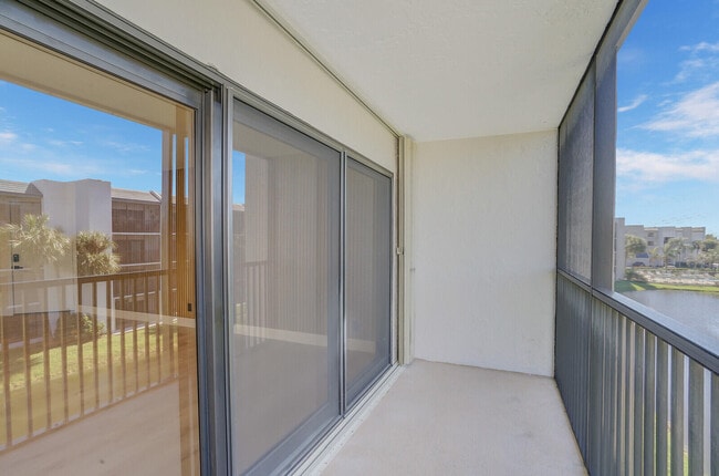 Building Photo - 1605 S US Hwy 1