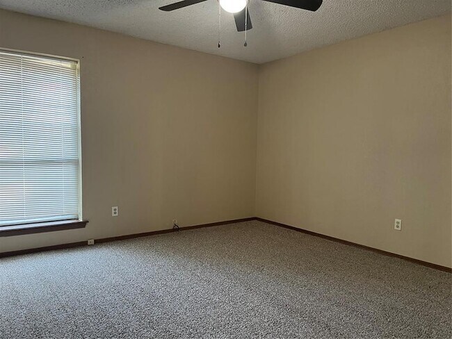 Building Photo - 10329 Exter Ave