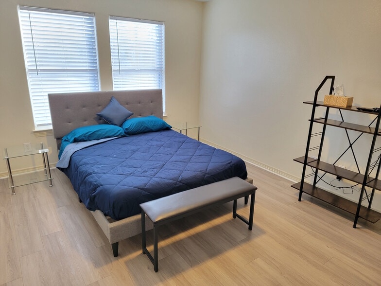 Building Photo - 3807 Lydia St