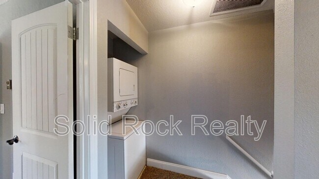 Building Photo - 1299 Vondelpark Dr
