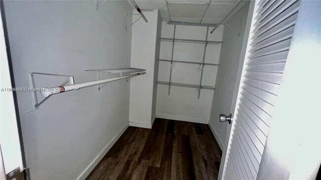 Building Photo - 3901 S Ocean Dr