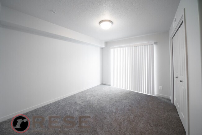 Building Photo - Beautiful Modern Orem Condo w free interne...