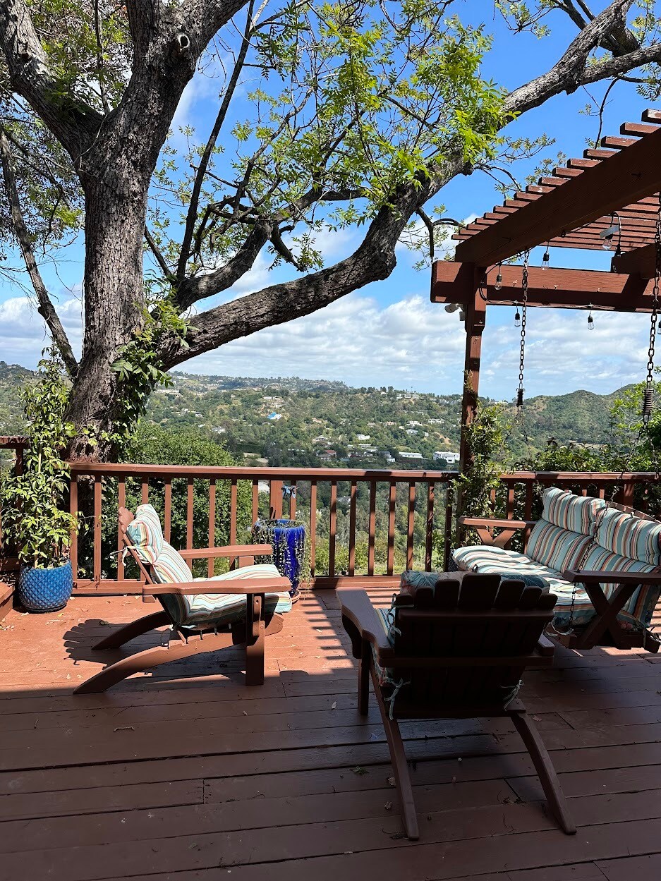 Building Photo - 10136 Hollow Glen Cir