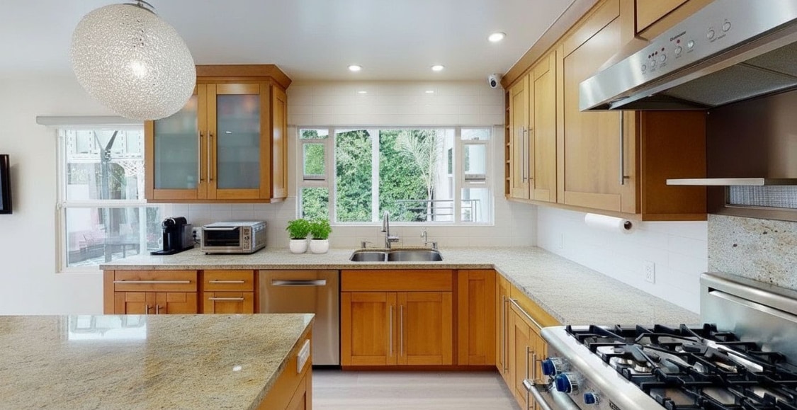 Building Photo - 10331 La Grange Ave