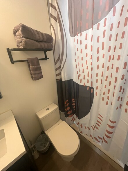 Building Photo - 1107 6th St NE