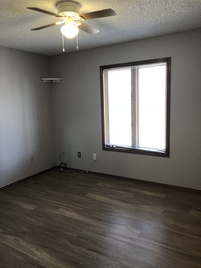 Building Photo - Great House