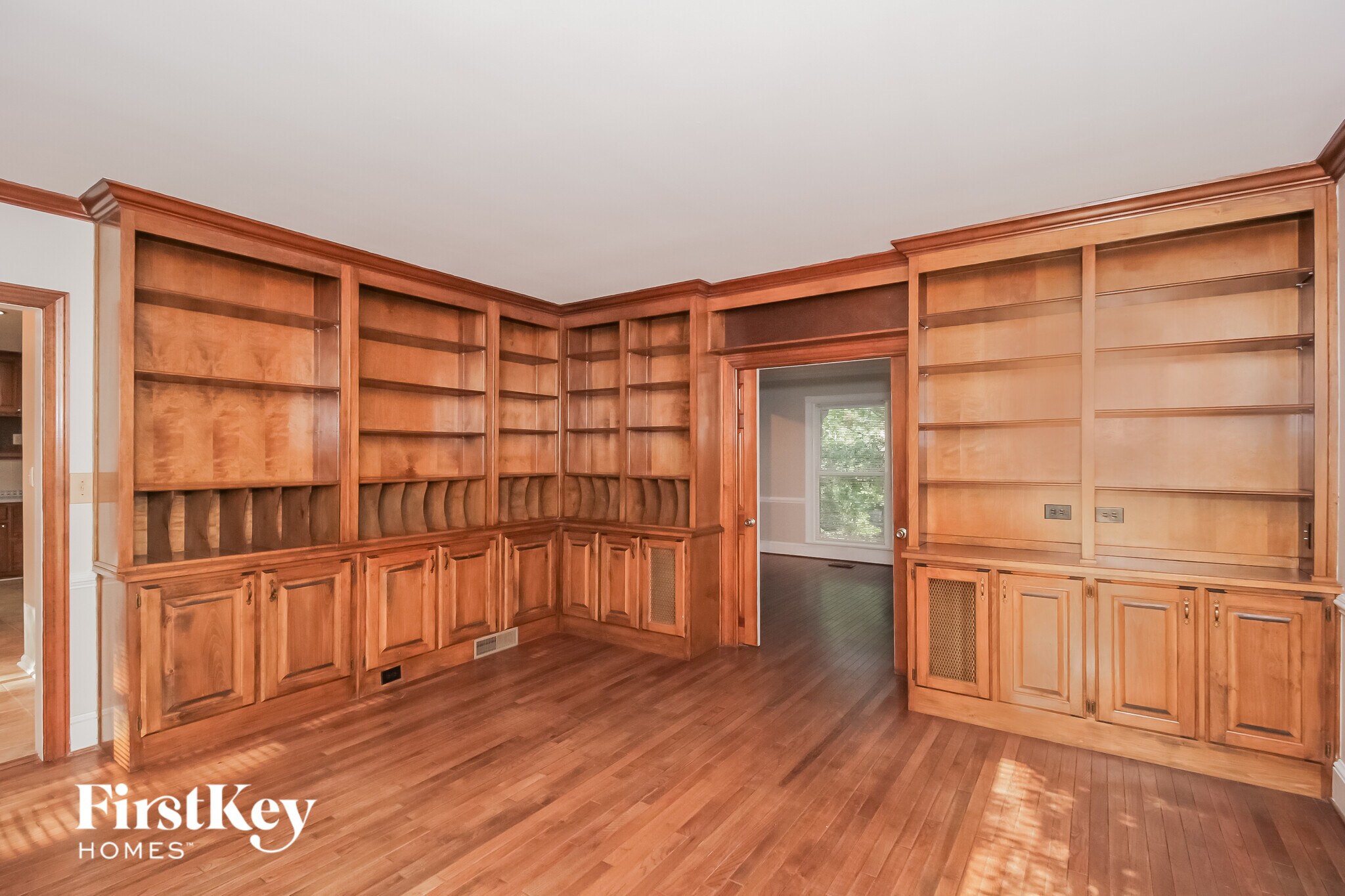 Building Photo - 4927 Castlewood Dr SW