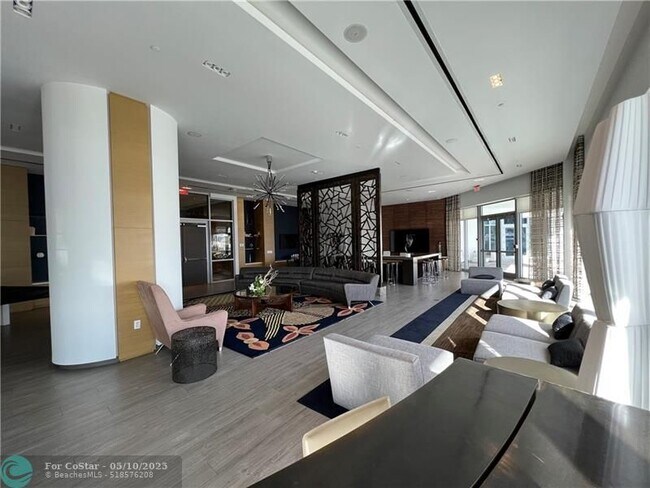 Building Photo - 17301 Biscayne Blvd
