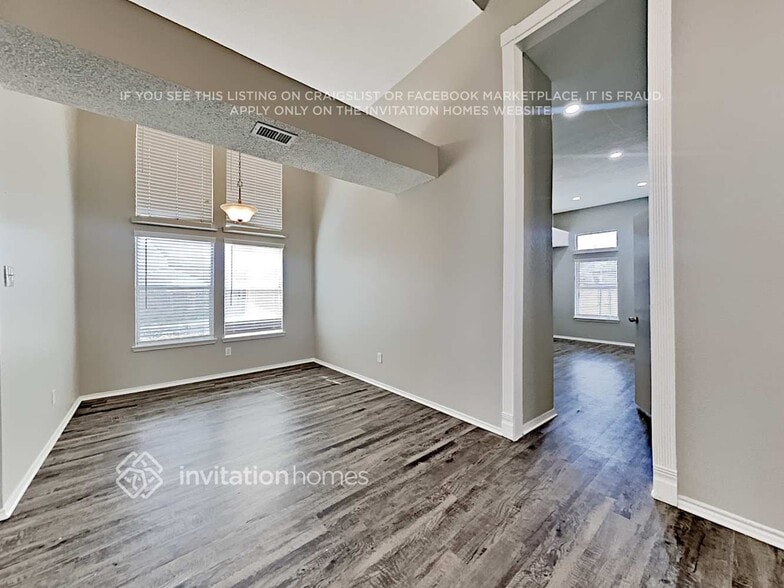 Building Photo - 9218 Oak Hollow Dr