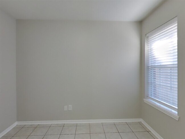 Building Photo - 18707 Singing Woods Dr