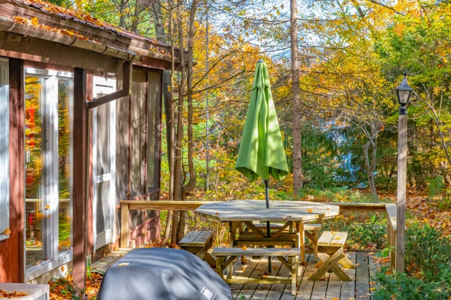 Building Photo - 4168 Lake Shore Dr