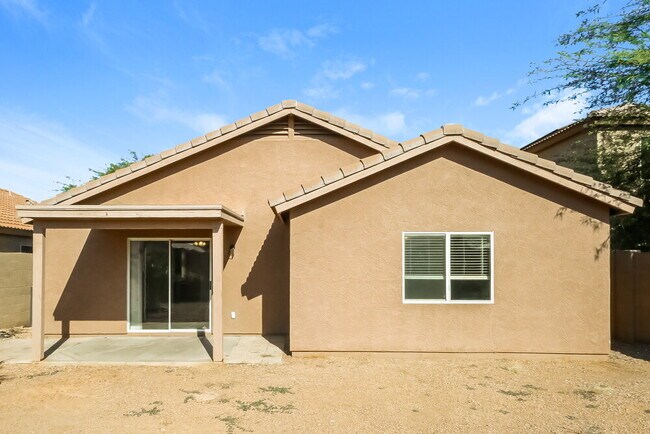 Building Photo - 12613 W Bloomfield Rd