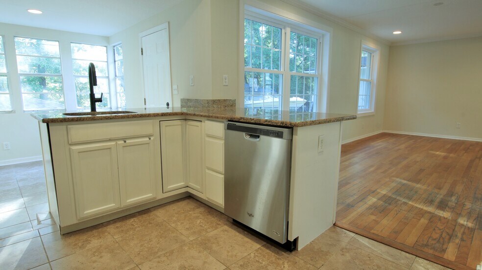 Building Photo - 1554 Geraldine Dr