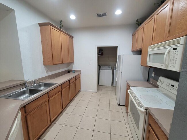 Building Photo - 3321 Whitestone Cir