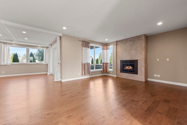 Building Photo - Amazing 4 beds/ 2.5 baths house in North Benson Hill/Renton.