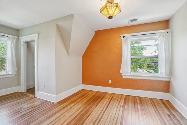 Building Photo - 184 Bellevue Ave