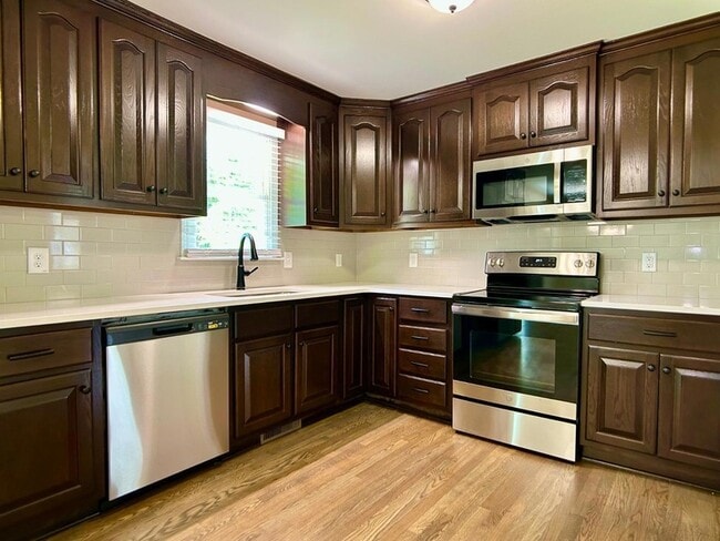 Building Photo - 103 Crescent Dr