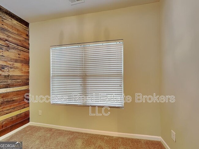 Building Photo - 65 Timberland Trace Way