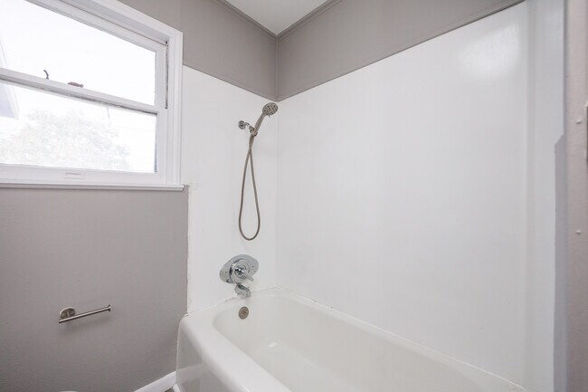 Building Photo - 1025 Whitaker Dr