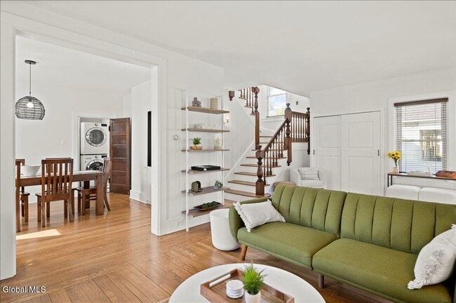 Building Photo - 162 Lake Ave