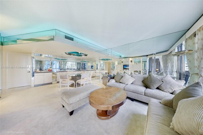 Building Photo - 520 Brickell Key Dr