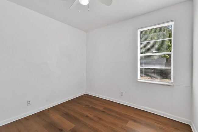 Building Photo - 635 6th St