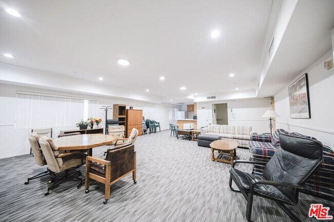 Building Photo - 937 12th St