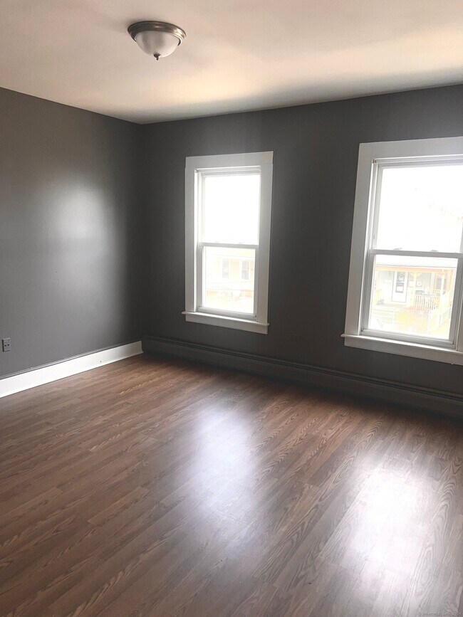 Building Photo - 552 Winthrop Ave