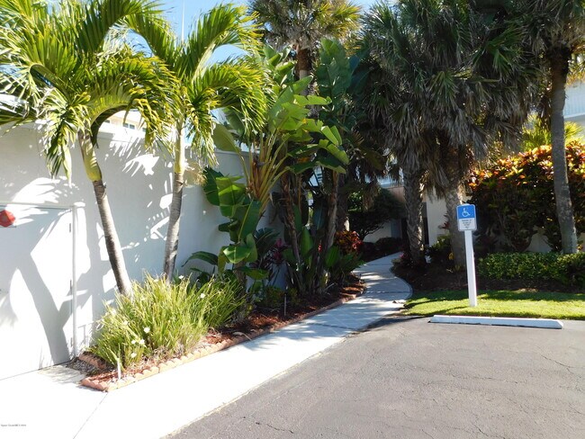 Building Photo - 1555 N Hwy A1A