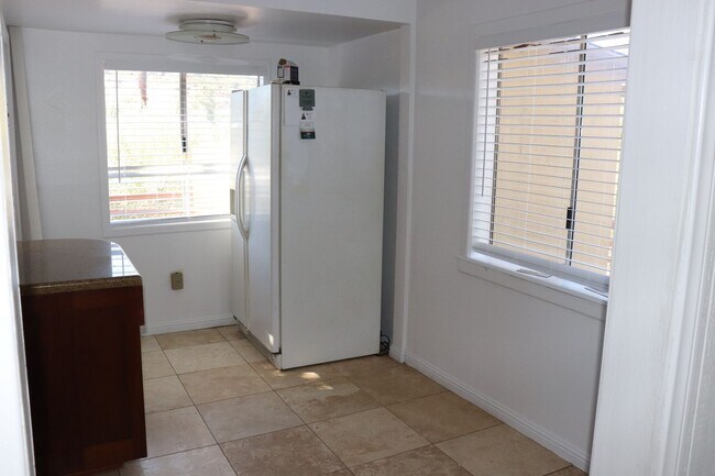 Building Photo - 2416 Cedar Dr