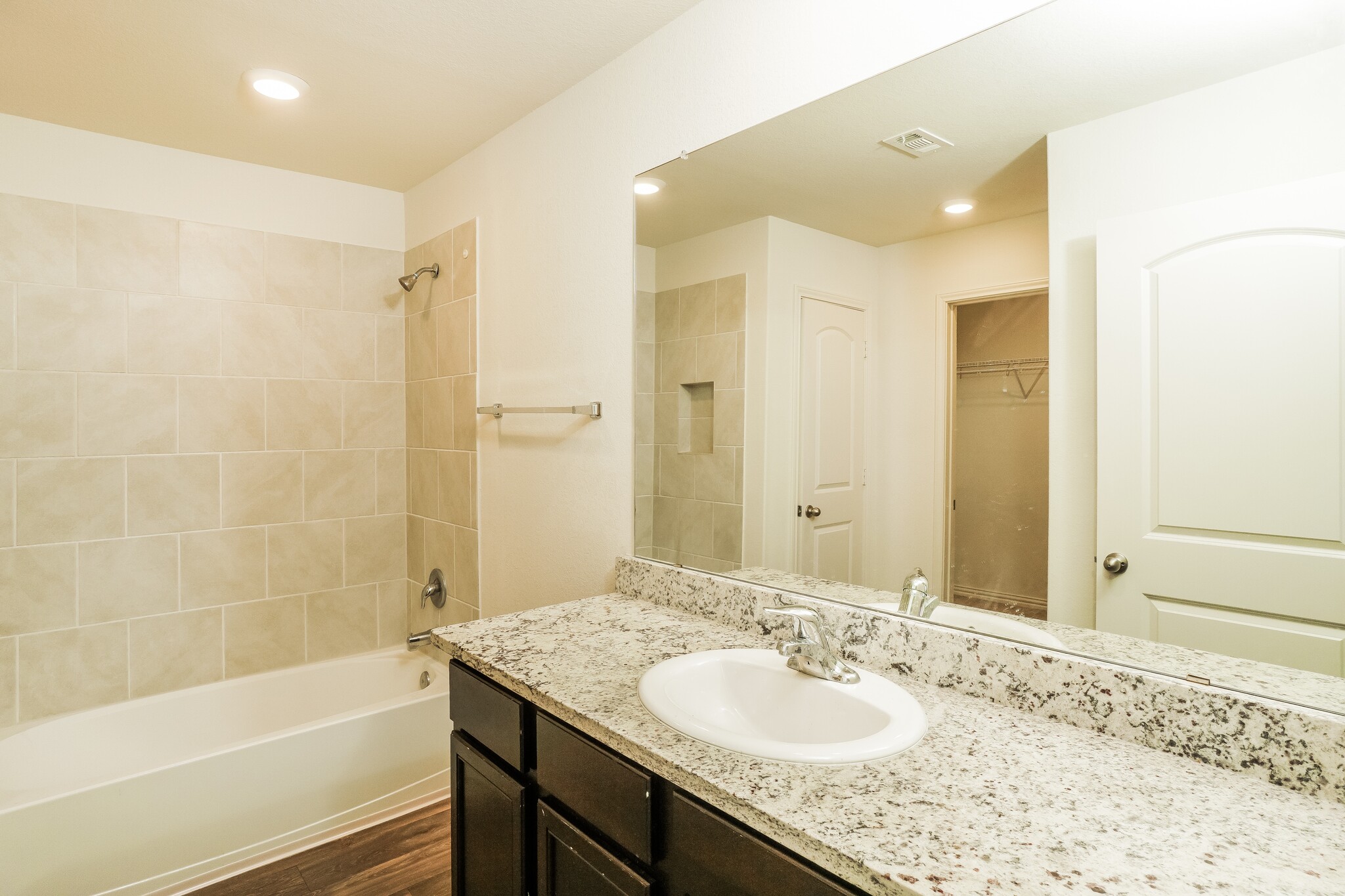 Building Photo - 7206 Lazy Cyn