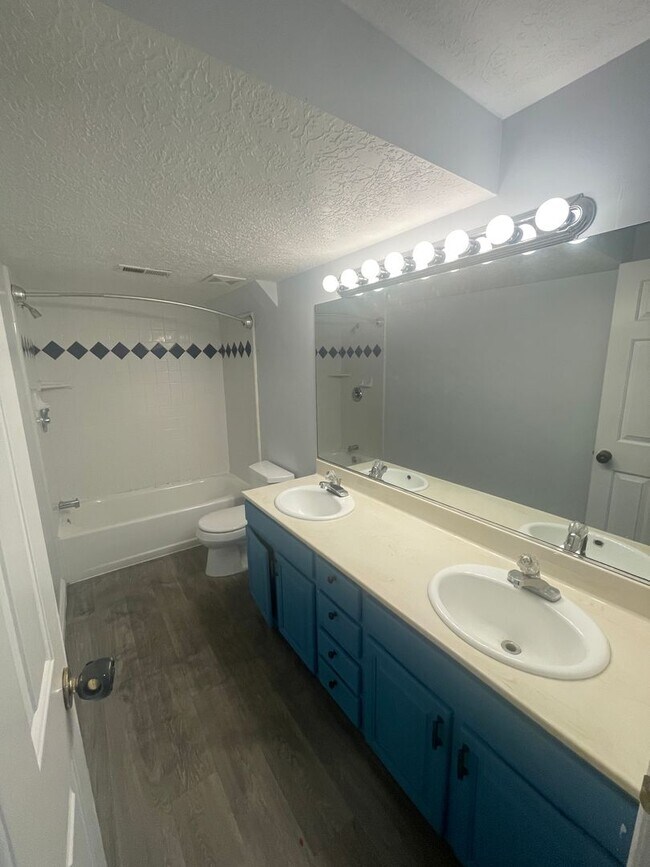 Building Photo - 550 E 250 N