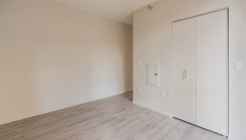 Building Photo - 711 N State St