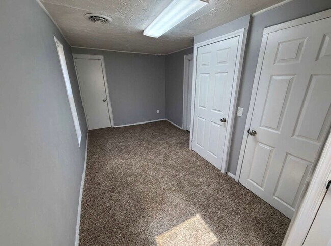 Building Photo - 1900 Deering Ave