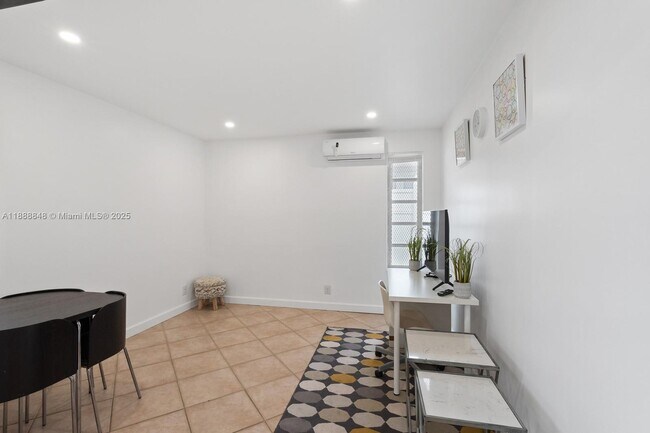 Building Photo - 1406 Polk St