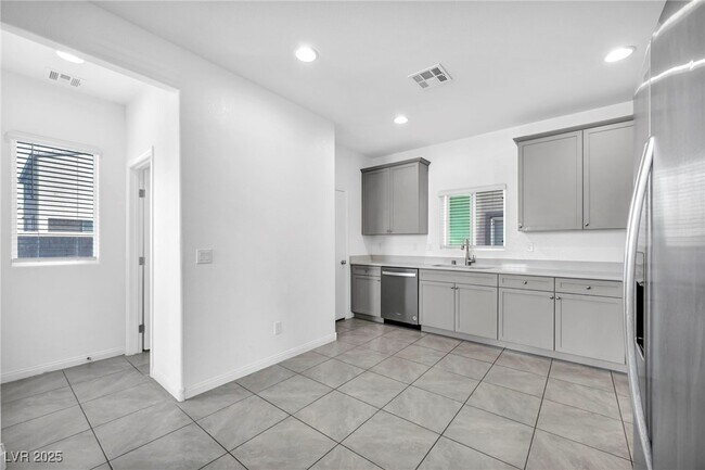 Building Photo - 4054 E Tonopah Ave