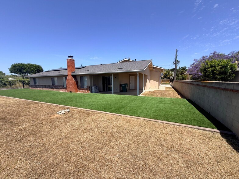 Building Photo - 1723 Ivy Rd
