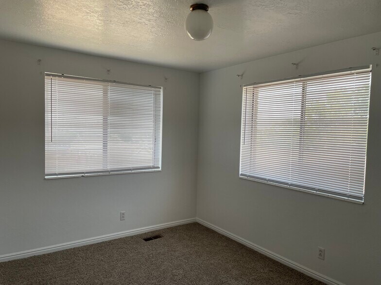 Building Photo - 2894 S 625 W