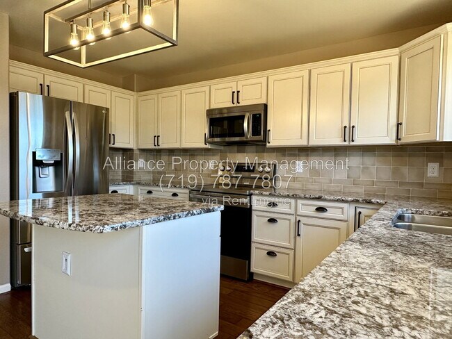 Building Photo - 965 Piros Dr