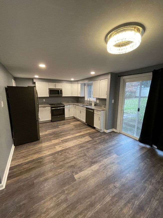 Building Photo - Beautifully updated 3 bed 1 bath home with garage and off-street parking in Penn Hills!